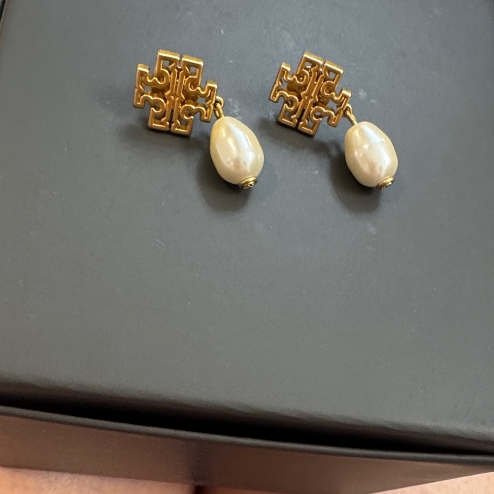 Tory Burch Gold and pearl Earrings